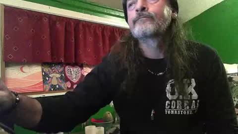 Snapshot of hippiedad333 chatting on 04/23/26, 02:13 hippiedad333 online show from 04/23/26, 02:13