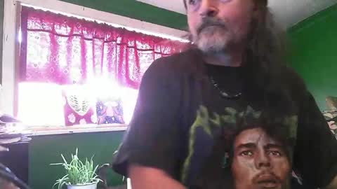 Snapshot of hippiedad333 chatting on 04/23/26, 05:37 hippiedad333 online show from 04/23/26, 05:37