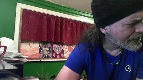 Snapshot of hippiedad333 chatting on 04/26/26, 01:58 hippiedad333 online show from 04/26/26, 01:58