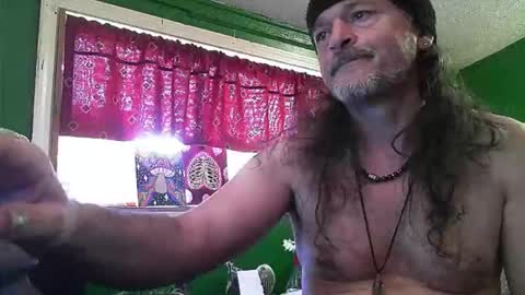 Snapshot of hippiedad333 chatting on 05/04/26, 10:28 hippiedad333 online show from 05/04/26, 10:28
