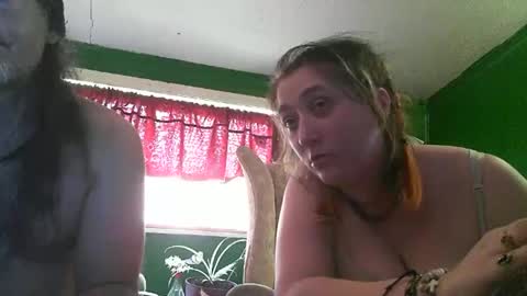 Snapshot of hippiedad333 chatting on 05/09/26, 05:51 hippiedad333 online show from 05/09/26, 05:51