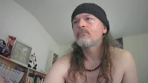 Snapshot of hippiedad333 chatting on 05/17/26, 04:58 hippiedad333 online show from 05/17/26, 04:58