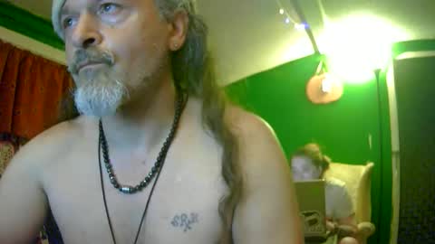 Snapshot of hippiedad333 chatting on 06/09/26, 01:17 hippiedad333 online show from 06/09/26, 01:17