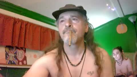 Snapshot of hippiedad333 chatting on 06/10/26, 02:12 hippiedad333 online show from 06/10/26, 02:12