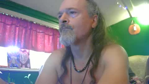 Snapshot of hippiedad333 chatting on 06/10/26, 04:39 hippiedad333 online show from 06/10/26, 04:39