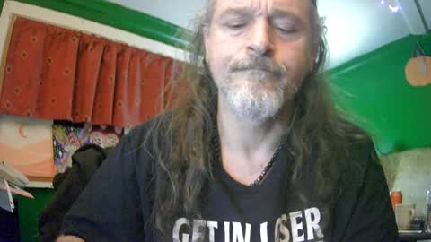 Snapshot of hippiedad333 chatting on 06/14/26, 08:05 hippiedad333 online show from 06/14/26, 08:05