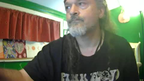 Snapshot of hippiedad333 chatting on 06/15/26, 02:03 hippiedad333 online show from 06/15/26, 02:03