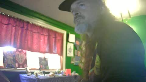 Snapshot of hippiedad333 chatting on 06/18/26, 11:31 hippiedad333 online show from 06/18/26, 11:31