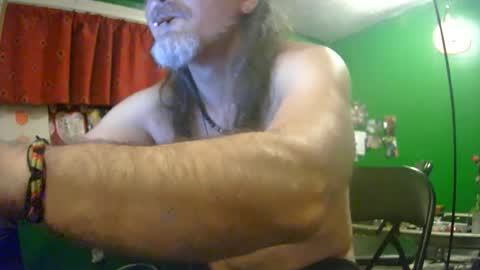 Snapshot of hippiedad333 chatting on 06/21/26, 03:31 hippiedad333 online show from 06/21/26, 03:31