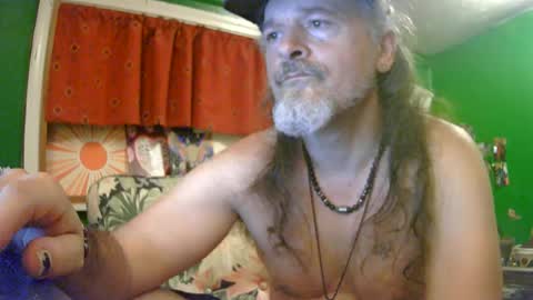 Snapshot of hippiedad333 chatting on 06/28/26, 01:44 hippiedad333 online show from 06/28/26, 01:44