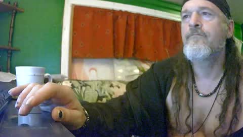 Snapshot of hippiedad333 chatting on 07/11/26, 06:05 hippiedad333 online show from 07/11/26, 06:05