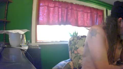 Snapshot of hippiedad333 chatting on 07/12/26, 11:29 hippiedad333 online show from 07/12/26, 11:29