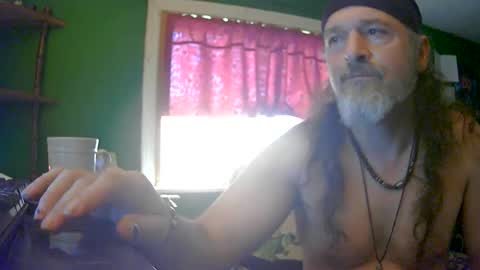 Snapshot of hippiedad333 chatting on 07/13/26, 07:49 hippiedad333 online show from 07/13/26, 07:49