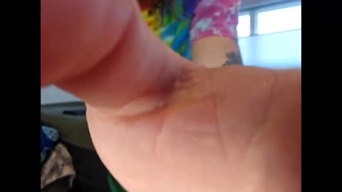 Snapshot of hippiejagain chatting on 11/13/25, 07:57 hippiejagain online show from 11/13/25, 07:57