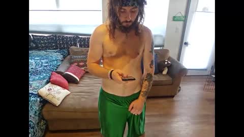 Snapshot of hippiejagain chatting on 11/25/25, 05:35 hippiejagain online show from 11/25/25, 05:35