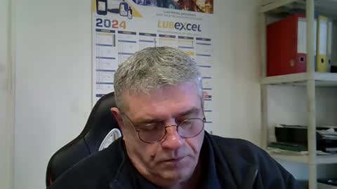 Snapshot of hippopotame17 chatting on 12/16/24, 09:24 hippo online show from 12/16/24, 09:24