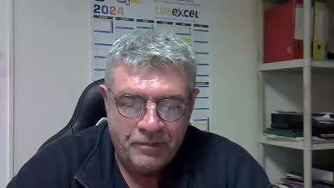 Snapshot of hippopotame17 chatting on 12/19/24, 04:35 hippo online show from 12/19/24, 04:35