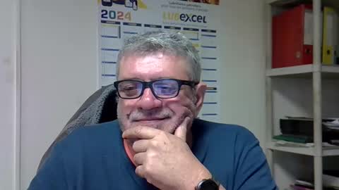 Snapshot of hippopotame17 chatting on 12/22/24, 11:22 hippo online show from 12/22/24, 11:22