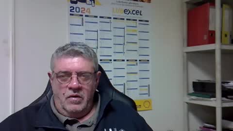 Snapshot of hippopotame17 chatting on 12/23/24, 06:55 hippo online show from 12/23/24, 06:55