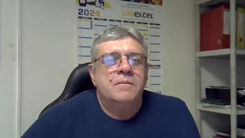 Snapshot of hippopotame17 chatting on 01/01/25, 01:48 hippo online show from 01/01/25, 01:48