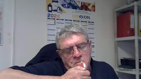 Snapshot of hippopotame17 chatting on 01/02/25, 01:30 hippo online show from 01/02/25, 01:30