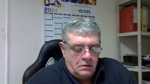 Snapshot of hippopotame17 chatting on 01/03/25, 06:44 hippo online show from 01/03/25, 06:44