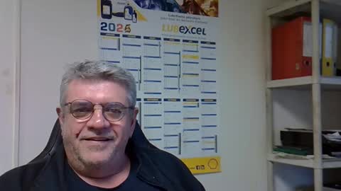 Snapshot of hippopotame17 chatting on 01/06/25, 04:13 hippo online show from 01/06/25, 04:13