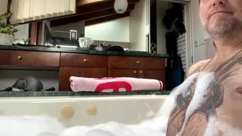 Snapshot of hippybiker chatting on 01/08/25, 06:52 hippybiker online show from 01/08/25, 06:52