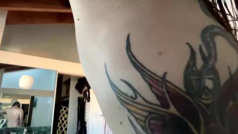 Snapshot of hippybiker chatting on 01/12/25, 04:50 hippybiker online show from 01/12/25, 04:50