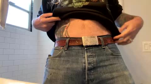 Snapshot of hippybiker chatting on 01/19/25, 06:32 hippybiker online show from 01/19/25, 06:32