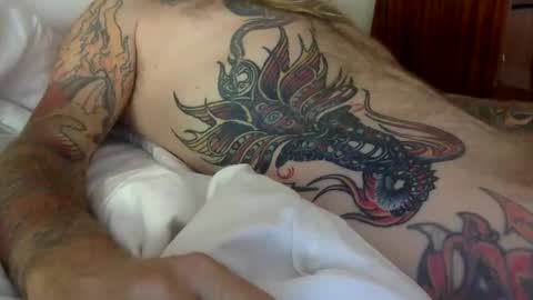 Snapshot of hippybiker chatting on 10/20/25, 10:38 hippybiker online show from 10/20/25, 10:38