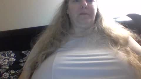 hippysnewhere online show from 07/10/26, 08:50
