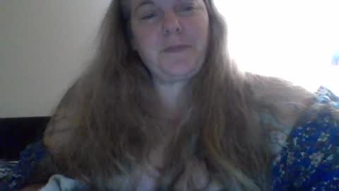 hippysnewhere online show from 07/11/26, 04:15