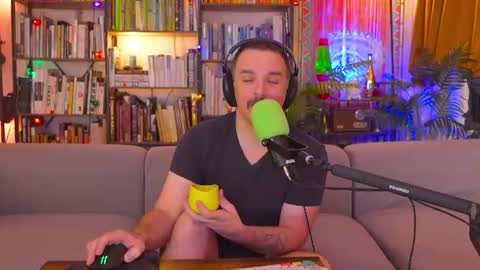 HipsterTrash Clark one half of Task Manager online show from 06/25/26, 07:35