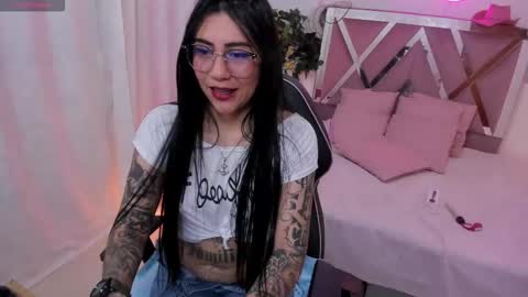 Snapshot of hisis_tay chatting on 10/04/25, 11:41 hisis online show from 10/04/25, 11:41