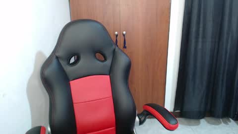 Snapshot of hiso_kai chatting on 04/12/26, 04:17 Hisokax online show from 04/12/26, 04:17