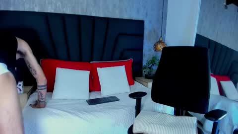 Snapshot of hisoka_0 chatting on 10/31/25, 01:17 Hisoka online show from 10/31/25, 01:17