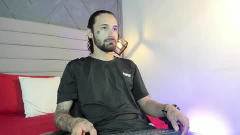 Snapshot of hisoka_0 chatting on 11/11/25, 03:06 Hisoka online show from 11/11/25, 03:06