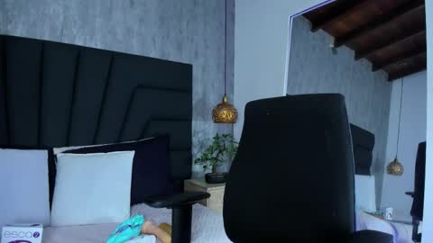 Snapshot of hisoka_0 chatting on 11/21/25, 01:04 Hisoka online show from 11/21/25, 01:04