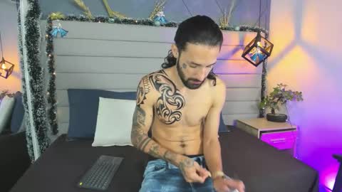 Snapshot of hisoka_0 chatting on 12/21/25, 12:23 Hisoka online show from 12/21/25, 12:23