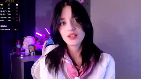 Snapshot of hisoka__akerley chatting on 07/19/26, 03:21 Ella online show from 07/19/26, 03:21