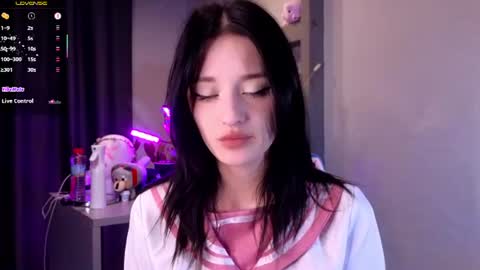 Snapshot of hisoka__akerley chatting on 07/20/26, 03:43 Ella online show from 07/20/26, 03:43