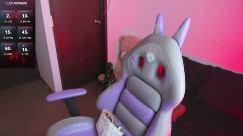 Snapshot of hitomi_arata chatting on 12/27/24, 04:43 Hitomi Arata online show from 12/27/24, 04:43