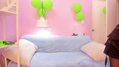 Snapshot of hiyakasudere chatting on 03/27/26, 06:18 hiyakasudere online show from 03/27/26, 06:18