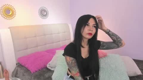 hiyakasudere_ online show from 10/10/25, 06:29