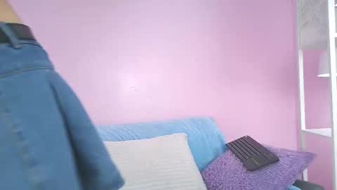 hiyakasudere_ online show from 11/18/25, 06:45