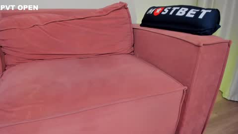 Snapshot of hlopushkahouse chatting on 12/22/24, 07:31 Milana and Batman online show from 12/22/24, 07:31