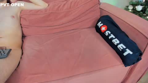 Snapshot of hlopushkahouse chatting on 12/28/24, 02:53 Milana and Batman online show from 12/28/24, 02:53