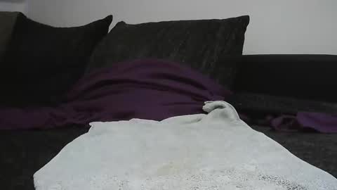 Snapshot of hlovescf chatting on 09/14/25, 05:34 hlovescf online show from 09/14/25, 05:34