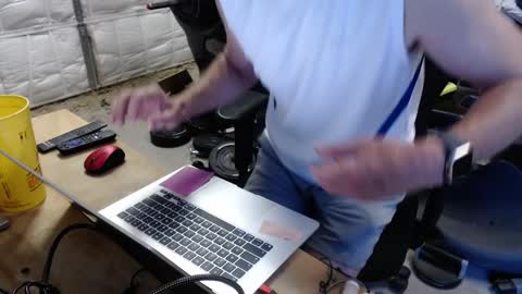 Snapshot of hnic9999 chatting on 04/14/26, 12:33 Nick online show from 04/14/26, 12:33